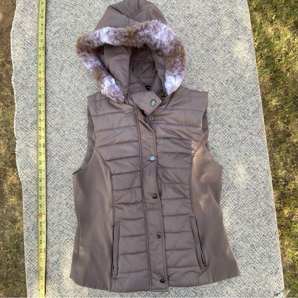 White House Black Market Puffer Vest size Medium Fuax Fur Hood